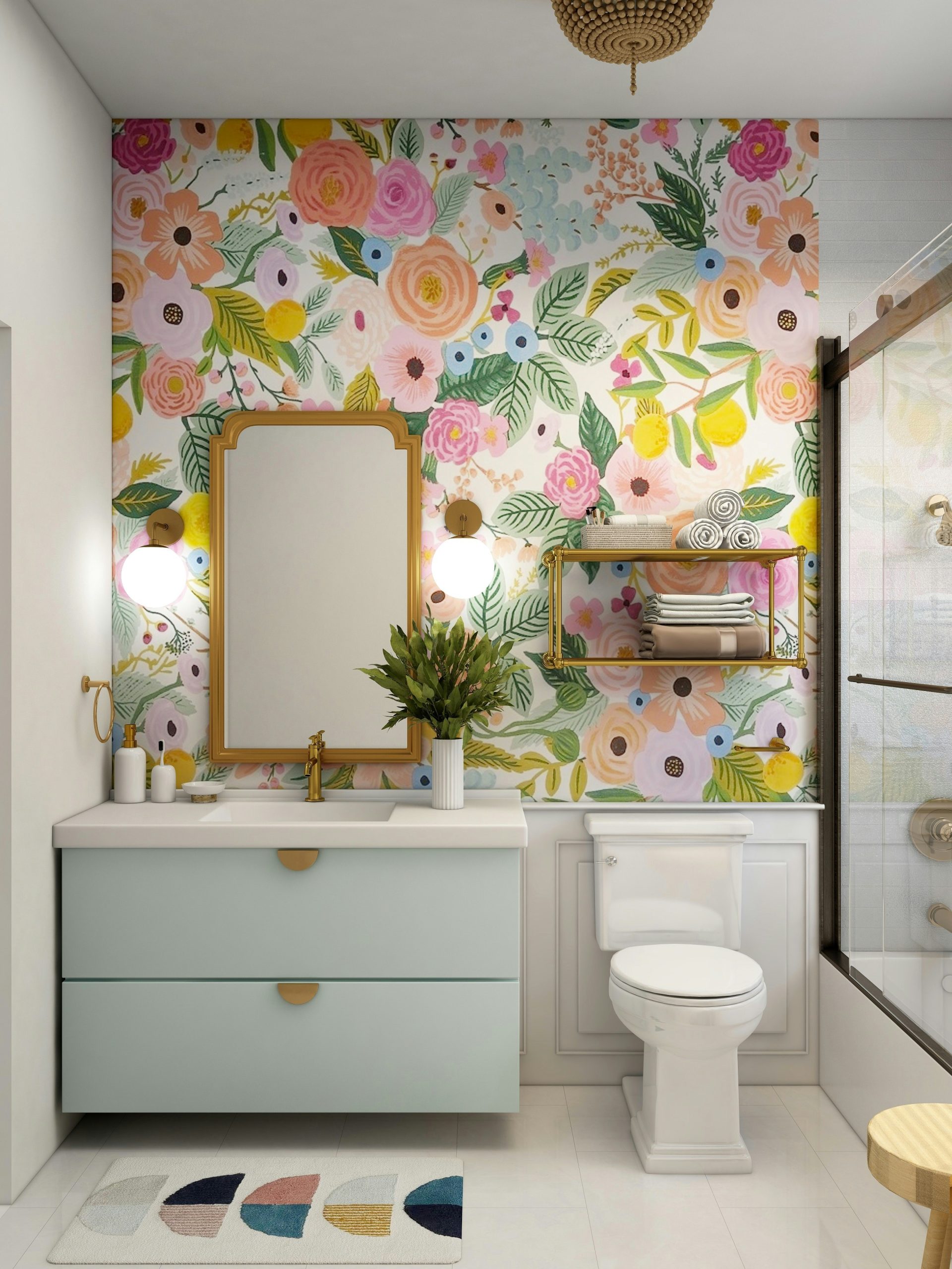 une salle de bain avec un papier peint fleuri et des toilettes blanches